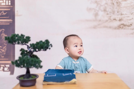 鄂州宝宝眼睛突然肿了